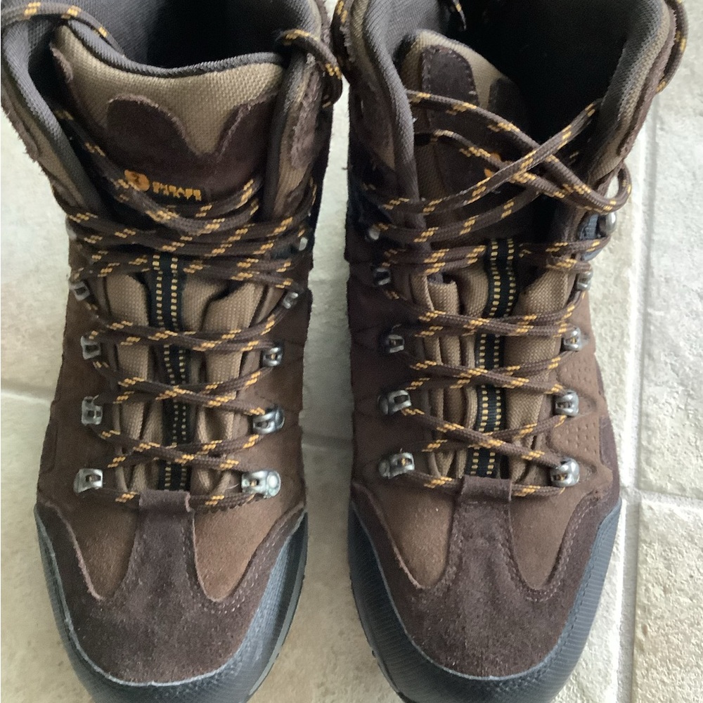 Hi-Tec Brown Outdoor BASS-ROCKDALE Boots with Rugged Design